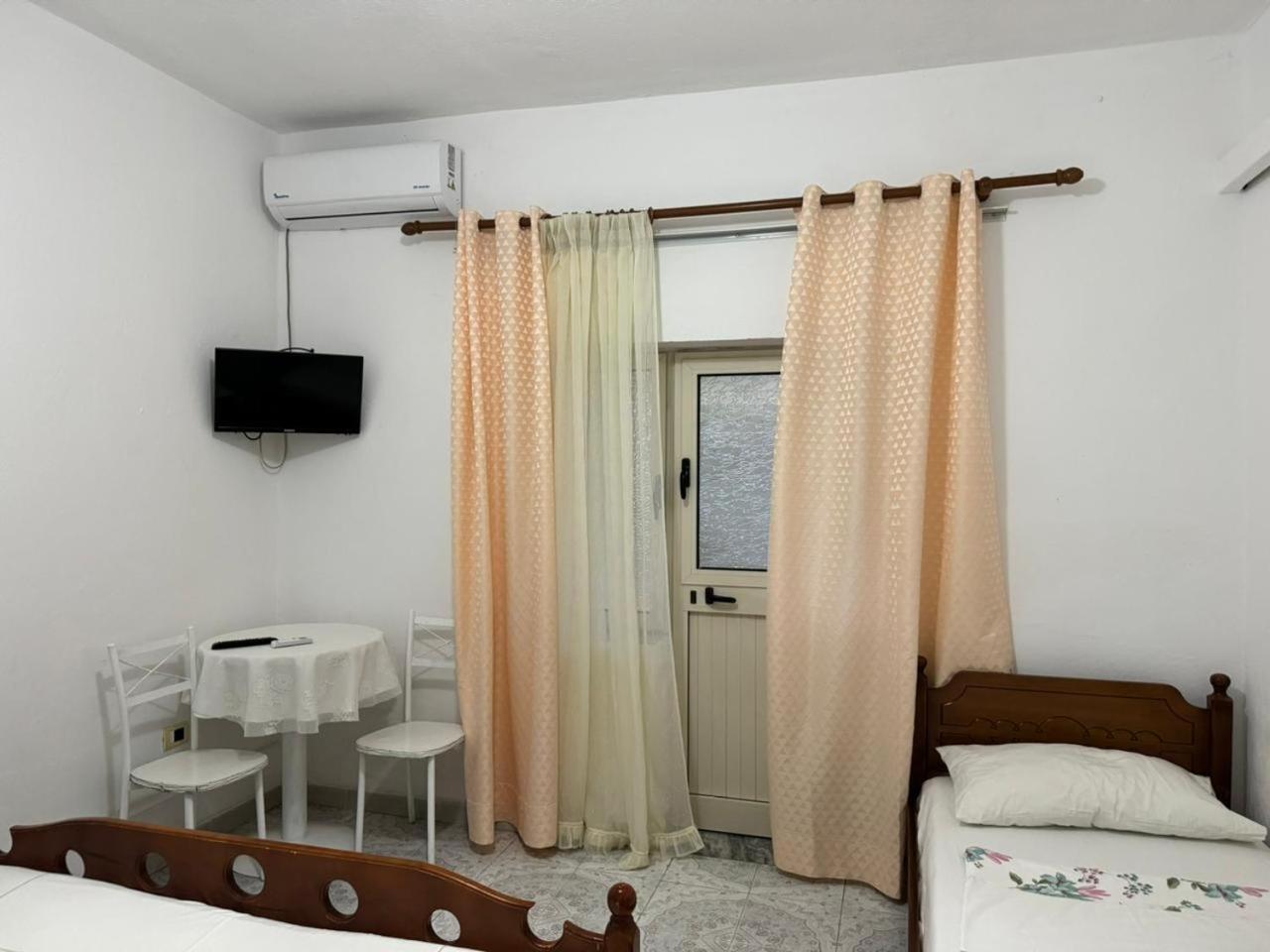 Guesthouse Novi Durrës Rom bilde